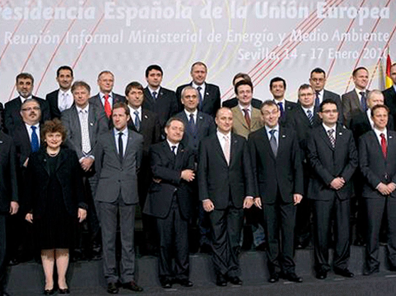 Los Ministros de Energía de los 27 debaten en Sevilla el futuro modelo energético europeo. 