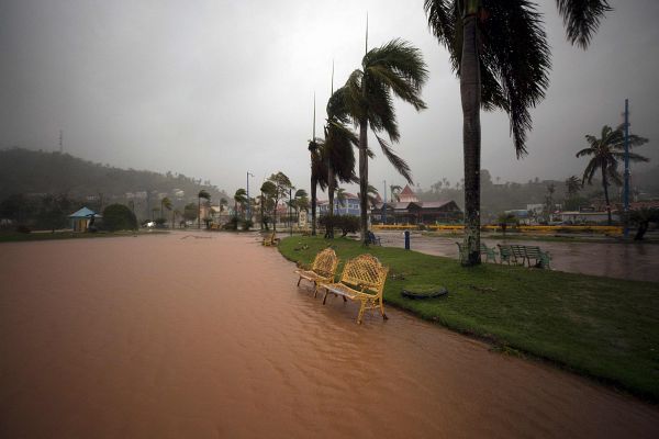 El huracán Fiona avanza por el Caribe y podría alcanzar vientos de hasta 185 kilómetros por hora