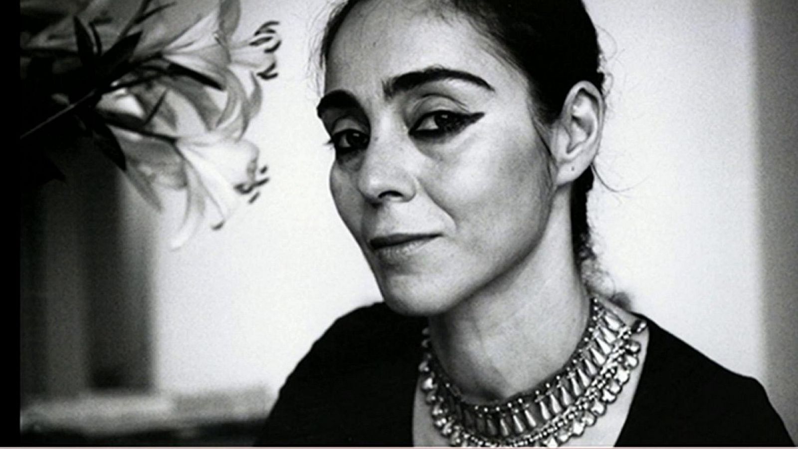 La cárcel de las mujeres iraníes a través de la fotógrafa Shirin Neshat