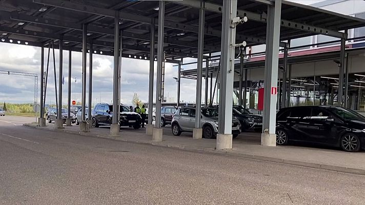 Telediario 2 - La población rusa reacciona a la movilización: vuelos agotados y colas en las fronteras