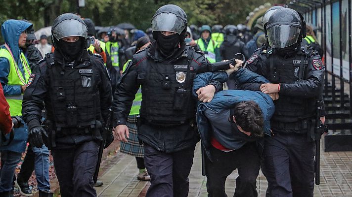 Detenciones masivas en varias ciudades rusas en las protestas contra la guerra en Ucrania