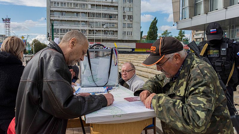 Continúan los referendos en las cuatro regiones de Ucrania ocupadas por los rusos