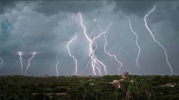 Precipitaciones persistentes y localmente fuertes en la mitad oeste de Canarias