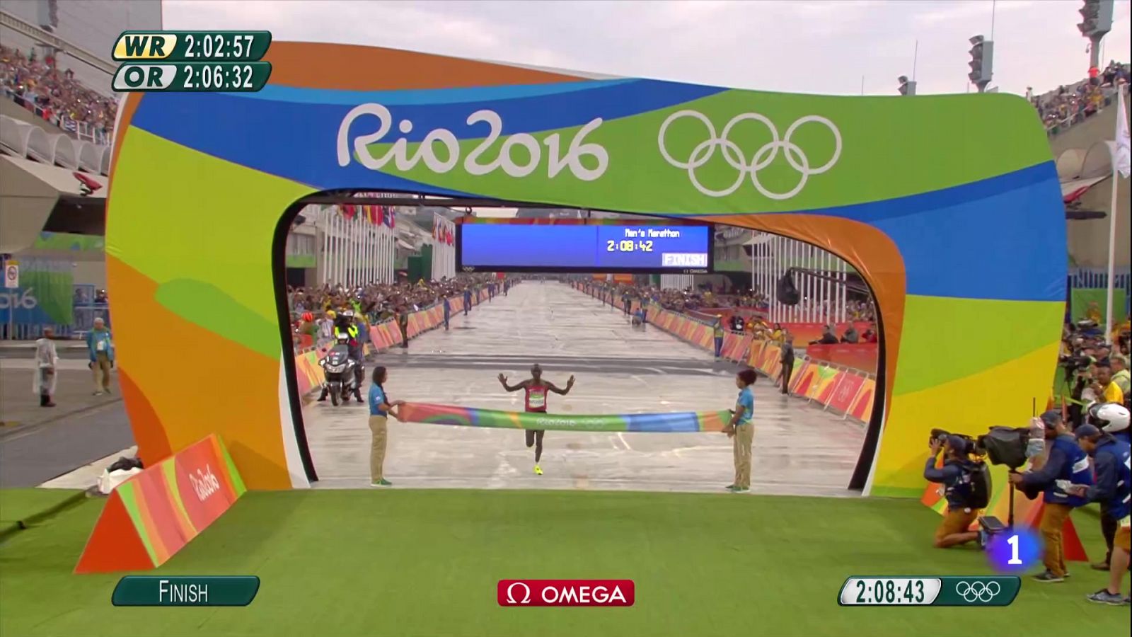 El triple oro olímpico y bajar de dos horas, próximos retos de Kipchoge