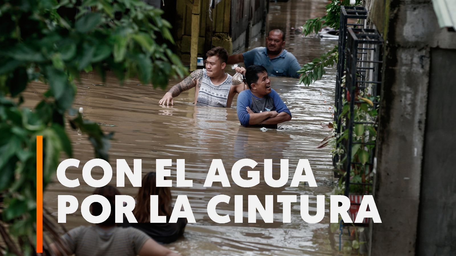 Al menos cinco muertos y más de 74.000 han sido evacuadas por el paso del tifón Noru en Filipinas - Modo Digital | Ver