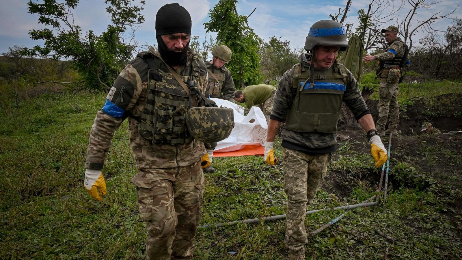 Ucrania improvisa hospitales para atender a civiles heridos de metralla