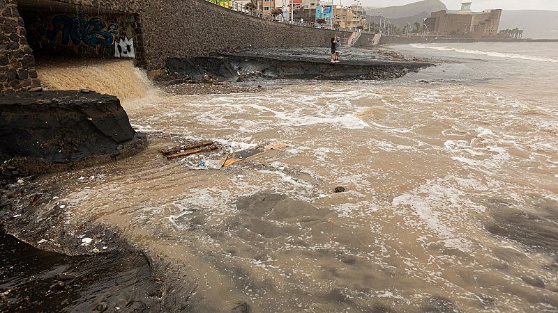 Canarias intenta recuperar la normalidad tras la tormenta tropical Hermine