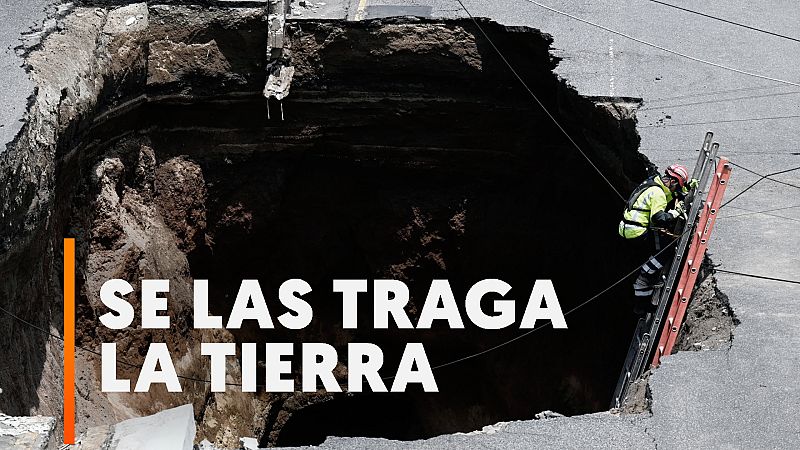 Continúa la búsqueda de una mujer y su hija de 15 años, desaparecidas al caer su coche en un socavón en Guatemala.
