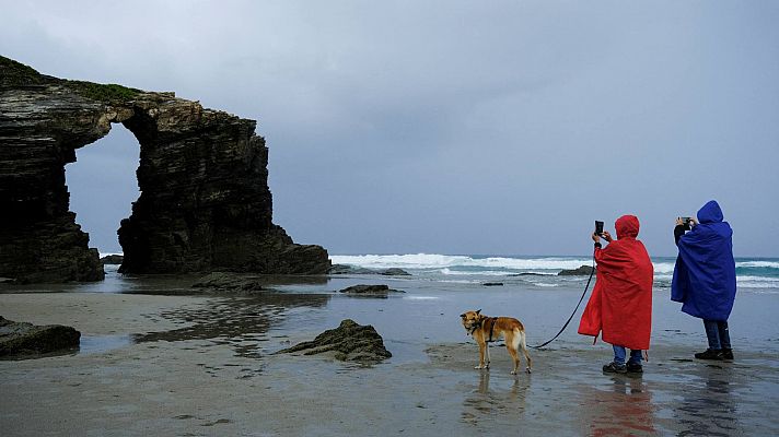 El tiempo - Cielo nuboso en la mitad norte peninsular con las primeras nevadas en los Pirineos