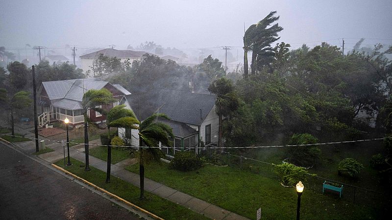 El huracán Ian desciende a categoría 1 en Florida, pero las autoridades advierten de su peligrosidad