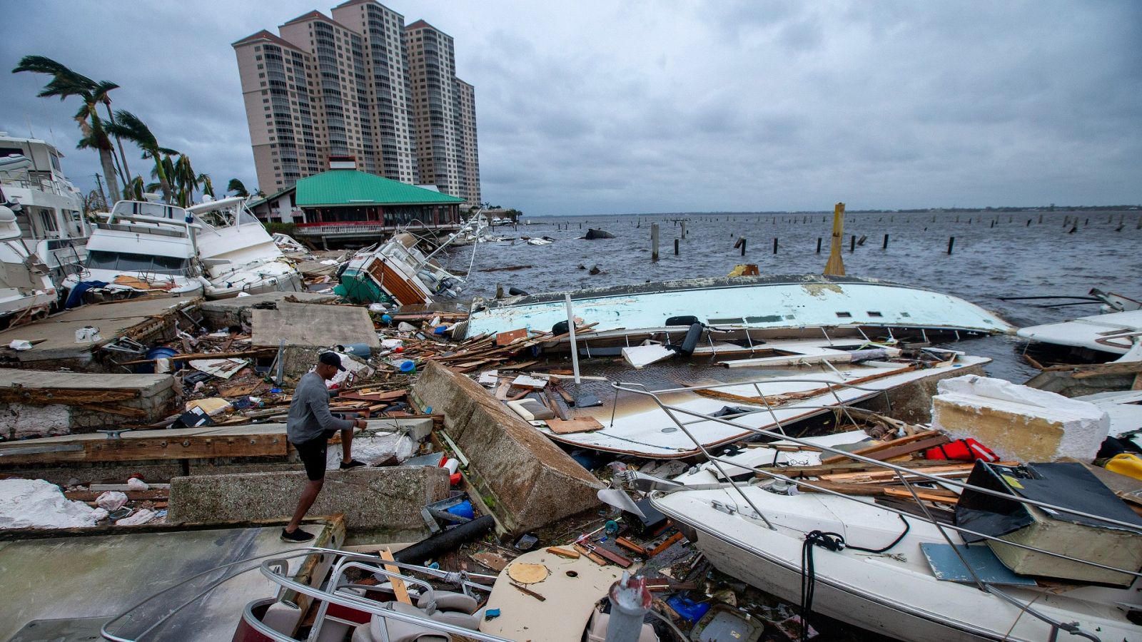 El huracán Ian deja a dos millones de personas sin luz en Florida