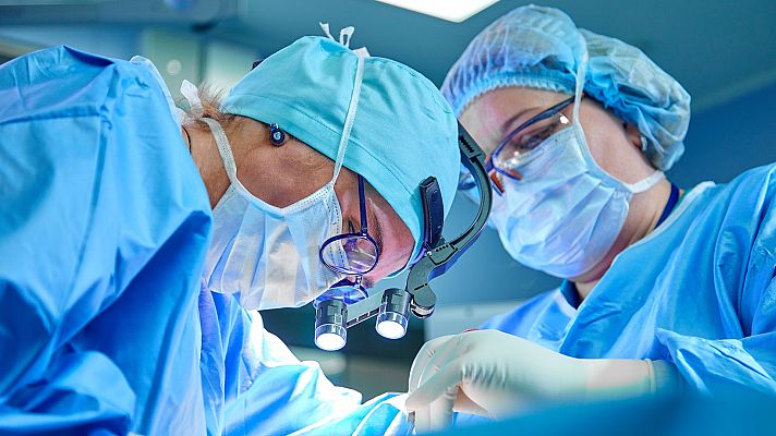 Telediario 1 - Consiguen reparar un corazón roto con un parche de vaca