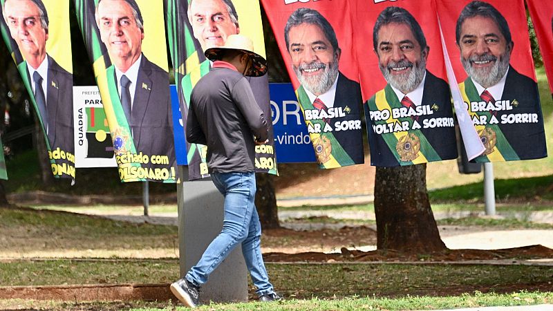 Los candidatos se disputan el voto evangélico en Brasil