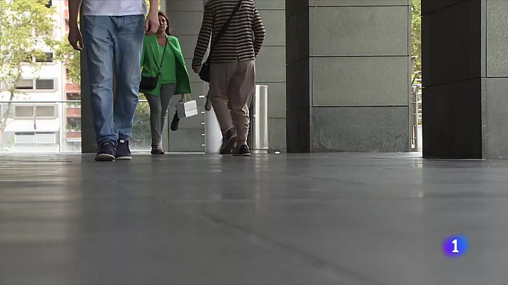 Telediario 2 - Ukrania SOS recibe numerosas llamadas de rusos que quieren ayuda para huir y asentarse en el País Vasco