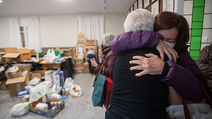 Telediario Fin de Semana - España cuenta con más de 2,7 millones de voluntarios: "Te cala muy duro la tristeza, no quiero que nadie se sienta así"