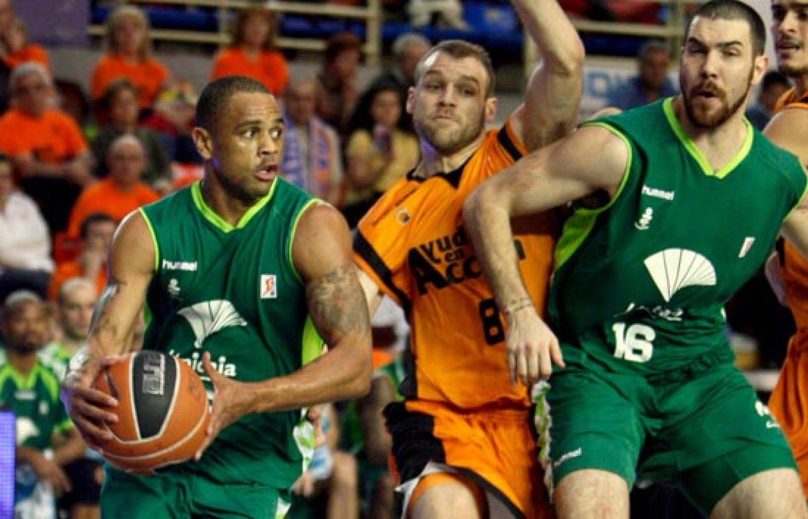 El Unicaja se llevó el triunfo en su visita a la cancha del Ayuda en acción Fuenlabrada (81-86), en un partido que controló desde el inicio y en el que brilló el recién llegado Juan Dixon 