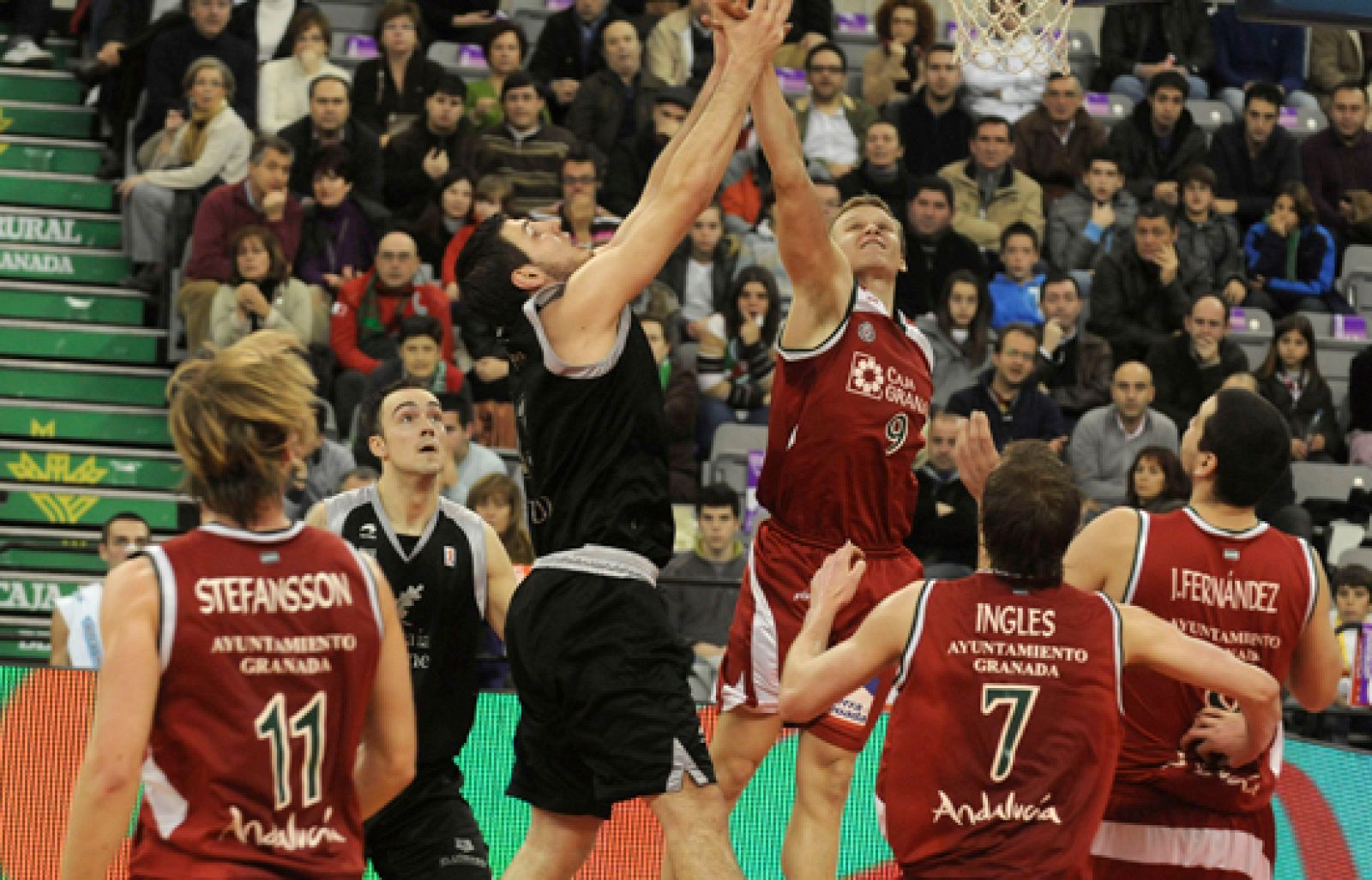 Los vascos se han impuesto al Granada en su cancha y cogen un poco de aire, a pesar de que siguen ocupando el penúltimo lugar de la tabla.