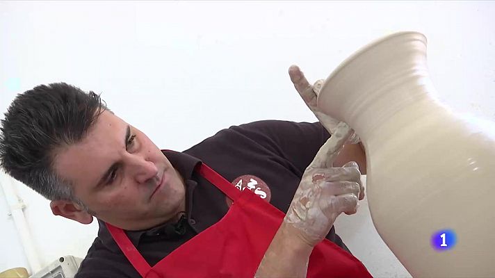 Telediario 1 - Una empresa familiar de cerámica de Córdoba duplica su facturación tras hacer una valjilla para Dior