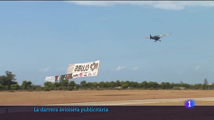 El darrer pilot d'avionetes publicitàries.