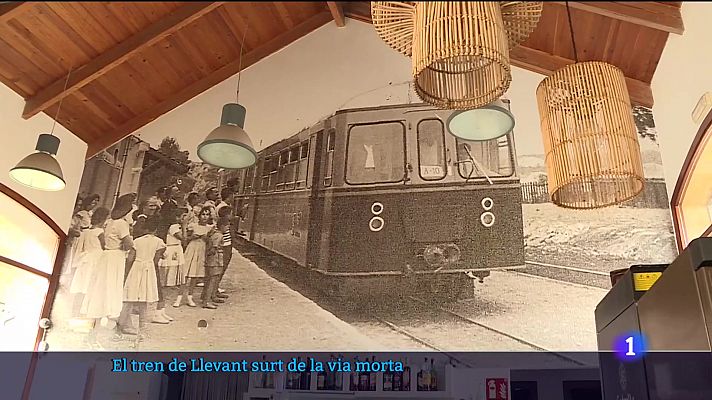 El tren de Llevant surt de la via morta