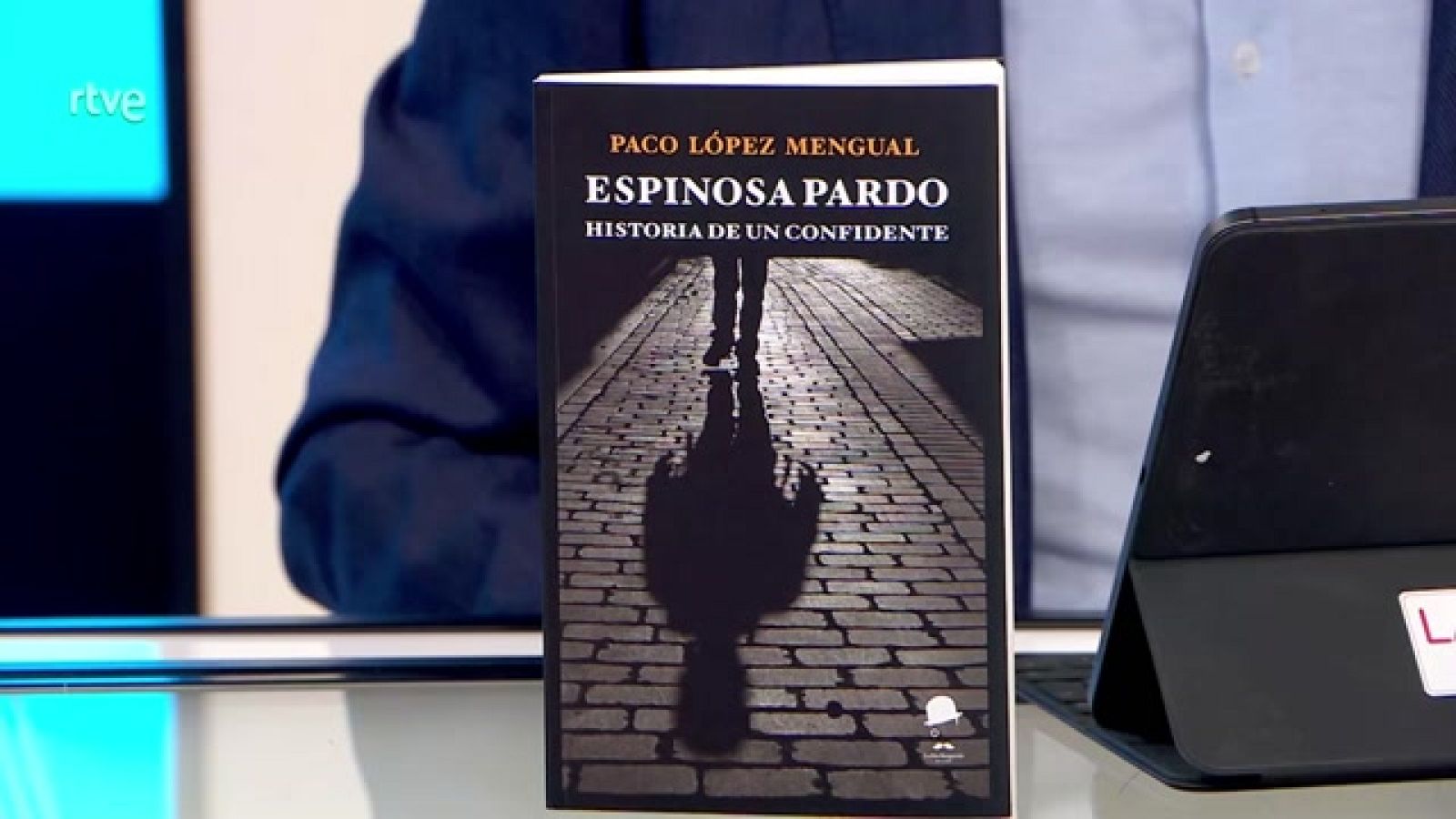 Salvador Gómez Valdés entrevista al novelista Paco López Mengual y al periodista Antonio Rubio.