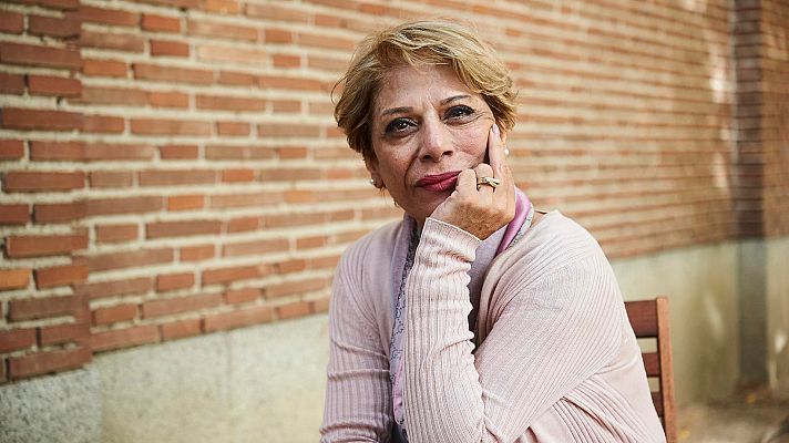 Telediario 2 - La autora Parinoush Saniee, vetada en Irán, escribe sobre las secuelas del régimen islámico