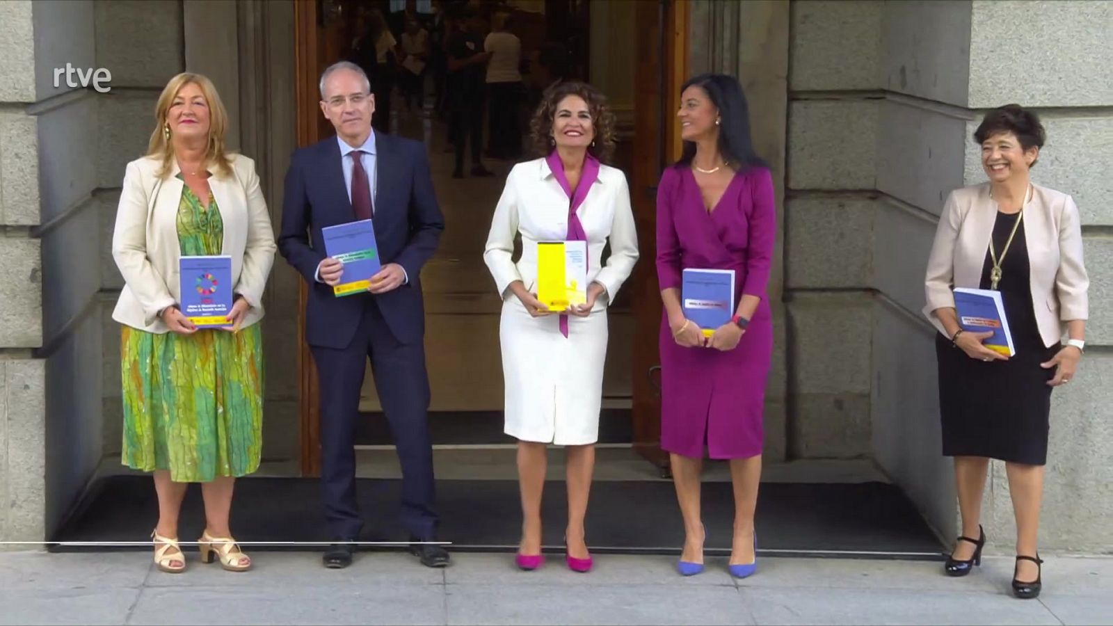 Parlamento - El foco parlamentario - Los PGE, entregados en el Congreso - 08/10/2022 