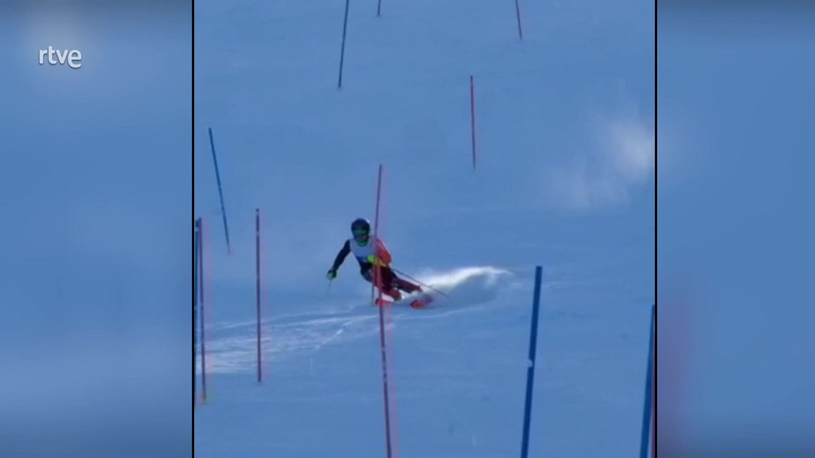 Iván Dolado tiene 17 años y estudia en Whitsler, Canadá.  Es un trabajador incansable que dedica gran esfuerzo y sacrificio a alcanzar una meta, ser esquiador profesional.