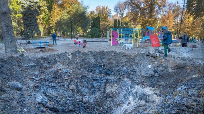 Telediario 2 - La huella de los últimos bombardeos rusos sobre Kiev: "No podemos relajarnos"