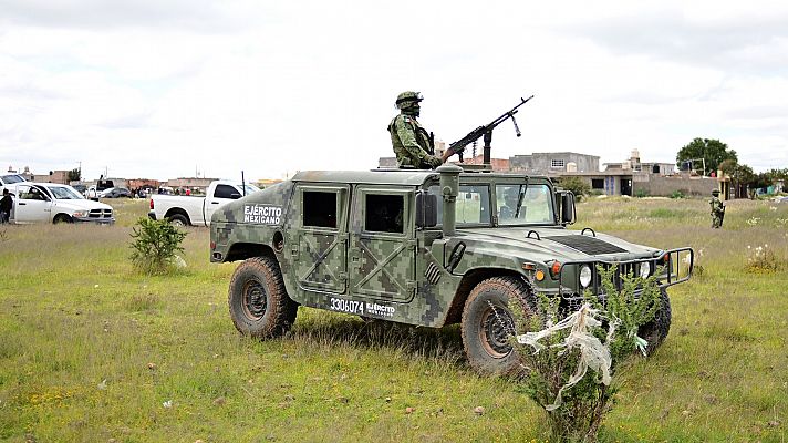 López Obrador militariza México: el Ejército podría tener su propia aerolínea