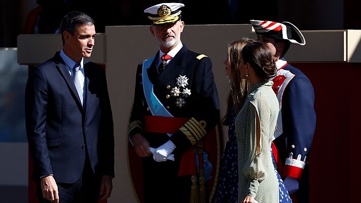 Sánchez es abucheado y hace esperar a los reyes en el desfile de la Fiesta Nacional