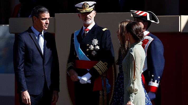 Telediario 1 - Sánchez es abucheado y hace esperar a los reyes en el desfile de la Fiesta Nacional