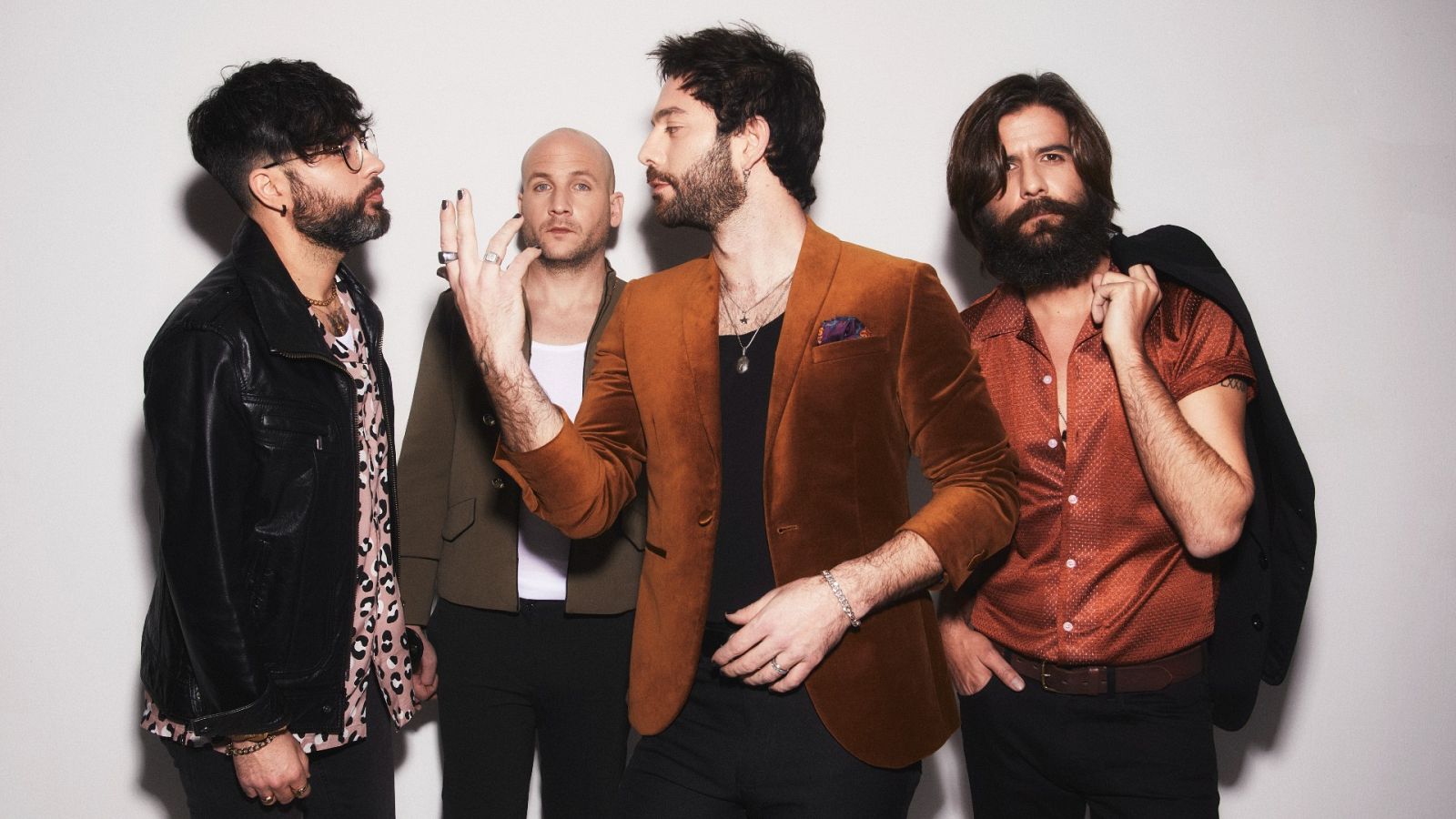 Long Live Suecia publica su cuarto álbum: "The Love of the Class que es" 'Title =' Viva Suède publica su cuarto álbum: "The Love of the Class que es" ""><br />
			</span></p>
<p>		<span class="ico play video"><br />
			<img decoding="async" src="https://img2.rtve.es/css/i/blank.gif" alt="Leer videos"></p>
<p>				<span class="duration">01.27 min</span></p>
<p>		</span></p>
<div class="vjs-error-display"></div>
</div>
<p>		<span class="figcaption"><span>Long Live Suecia publica su cuarto álbum: «El amor de la clase que es»</span></span>
	</div>
<p>En febrero de 2025, publicaron «Pain and Glory», el primer avance de lo que será su próximo álbum, en el que se atreven con sonidos que nunca habían explorado. Puede verificarlo con su rendimiento en <em>Revuelta</em>.</p>
<div class="incluBox L" style="width:100%;">
<div class="mediaBox videoBox hasMediaText" data-assetid="16480043_es_videos" data-sust="true" data-autoplay="true" data-location="alacarta_videos" data-related="true" data-id="16480043" data-config="{"id":"16480043","location":"alacarta_videos","sust":true,"autoplay":true,"type":"video","csstype":"video","related":true,"capitalizedType":"Video","alt":"La Revuelta | Viva Suecia - Dolor y gloria","title":"La Revuelta | Viva Suecia - Dolor y gloria","typeId":39978,"htmlUrl":"https://www.rtve.es/play/videos/la-revuelta/viva-suecia-dolor-gloria/16480043/","programInfoTitle":"La Revuelta","shortTitle":"Viva Suecia - Dolor y gloria","episode":"","shortDescription":"La banda murciana Viva Suecia visita La Revuelta para anunciar en primicia su único concierto para 2025 en Madrid e interpretar \"Dolor y gloria\"","ageRange":"","ageRangeUidClass":"","hdContentAvailable":"","promoTitle":"","subtype":"","duration":"06.13 min","imgSquare":false,"programinfoagerange":"Recomendado para mayores de 12 años","titleProgramInfoAgeRange":"