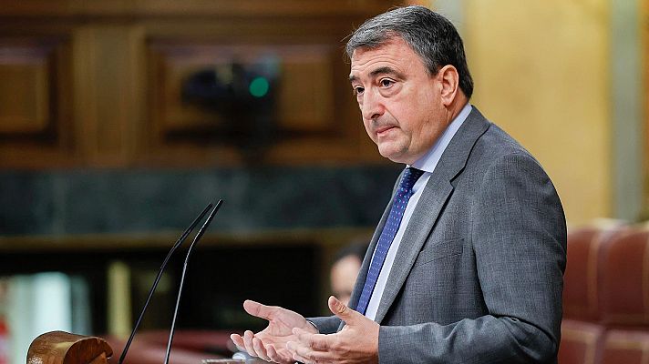 Esteban (PNV) afea a Sánchez su "obsesión" por "relatar sus benefactoras medidas" en el Congreso ante las malas encuestas