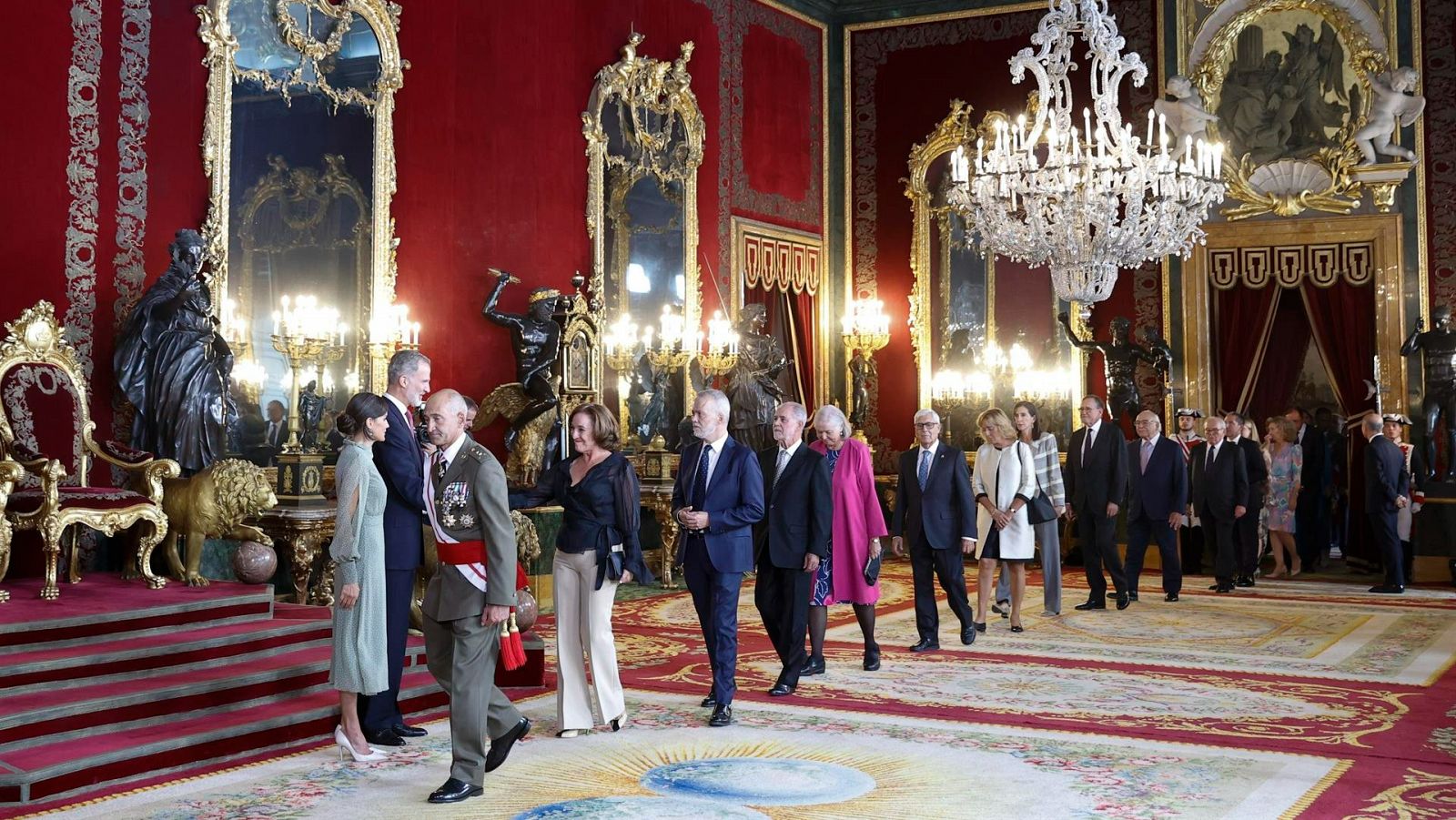 Qué es el neurema de Morton, la dolencia que padece la reina Letizia en su pie izquierdo