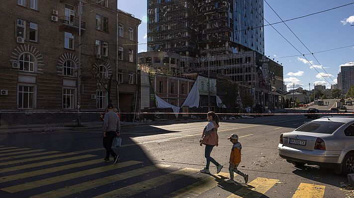 Telediario 1 - Apagones planificados y ahorro voluntario: los últimos bombardeos obligan a Kiev a regular el consumo energético