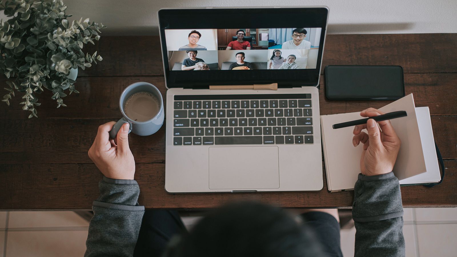 El precio de la energía empuja a muchas empresas a retomar el teletrabajo | Ver