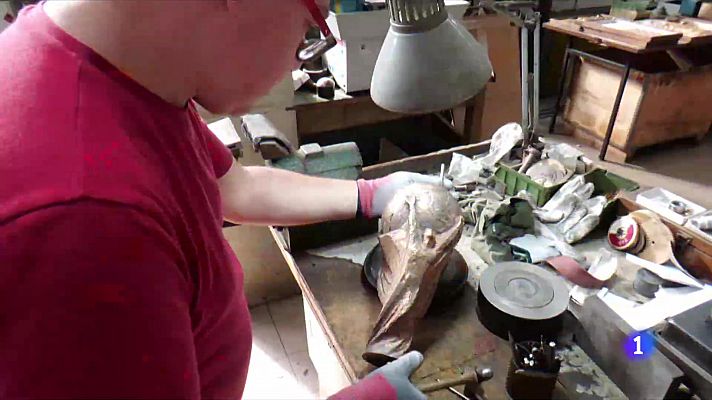 Telediario 2 - Un taller italiano deja lista la Copa del Mundo para Catar