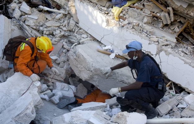  - Pocas esperanzas de rescates