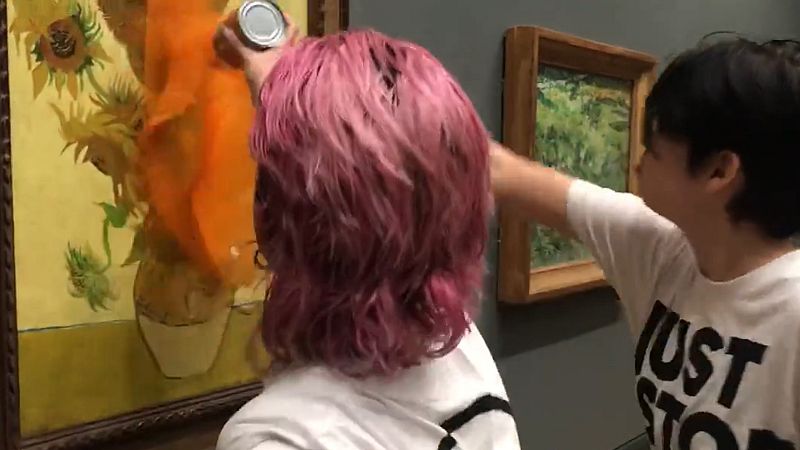 Activistas ecologistas arrojan sopa a 'Los girasoles' de Van Gogh en la National Gallery de Londres