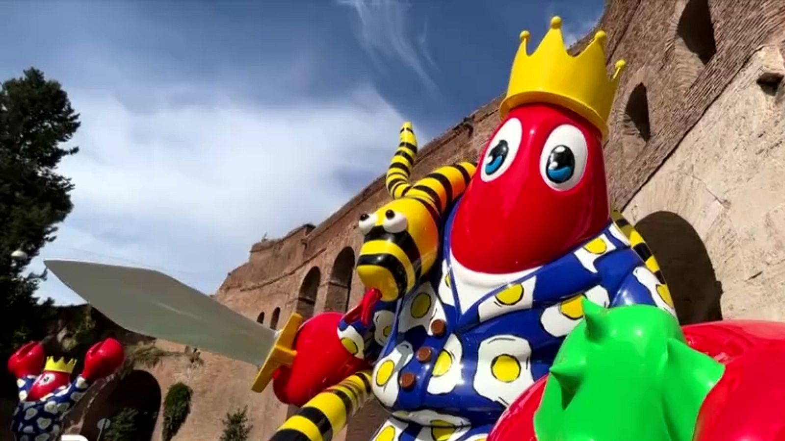 Langostas inspiradas en Picasso, Warhol o Dalí han tomado las calles de Roma | Ver