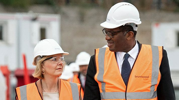 Telediario 2 - Truss rectifica su plan fiscal y destituye al ministro de Finanzas