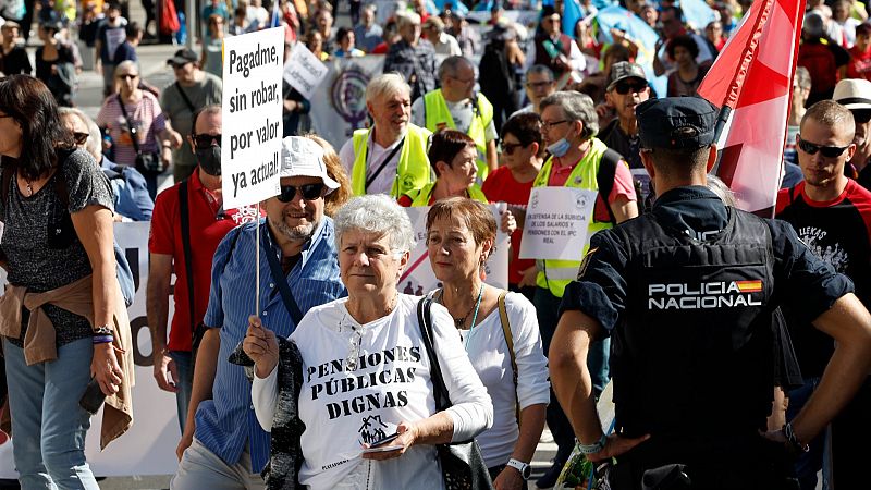 Miles de personas exigen en Madrid pensiones dignas