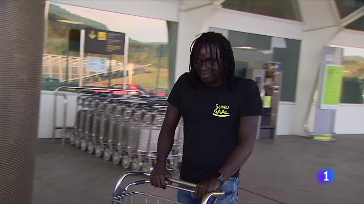 Telediario 1 - Mbaye Gil, el enfermero que llegó en patera