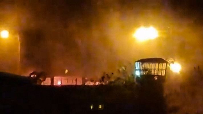 Informativo 24h - Cuatro presos muertos y 61 heridos en el incendio de la principal prisión de Teherán