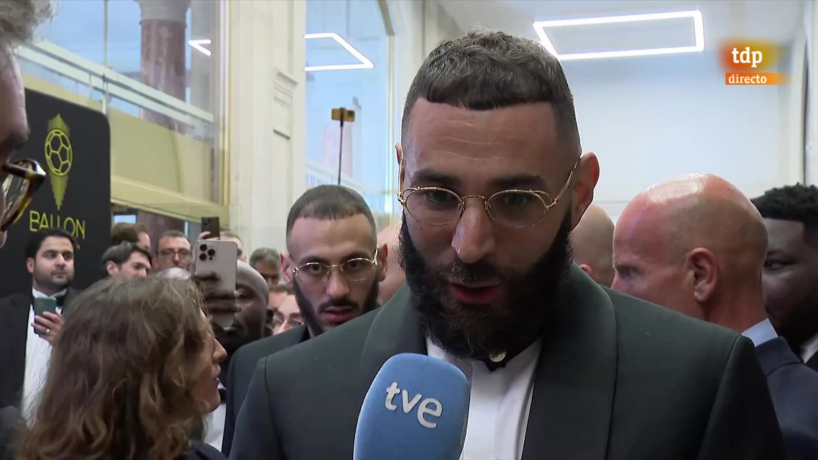 Karim Benzema, antes del Balón de Oro: "He dado todo para ganarlo y es un sueño desde pequeño" -- Ver ahora