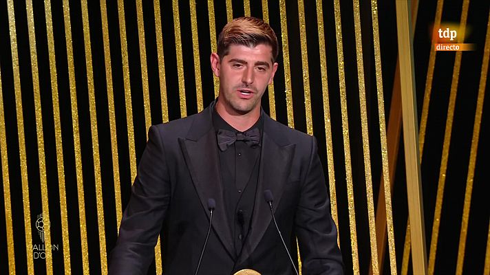 Courtois recibe el trofeo Yashin en la gala del Balón de Oro