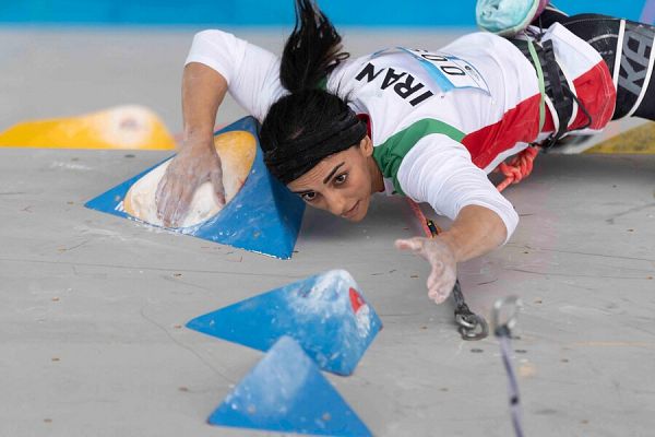 Temor por el paradero de la escaladora iraní Elnaz Rekabi