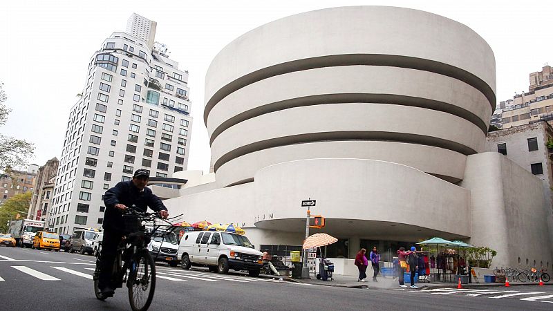 La forma cilíndrica del Guggenheim de Nueva York creó controversia como el de Bilbao