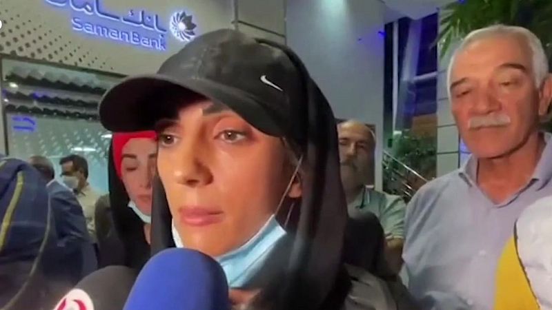 La escaladora iraní está de regreso en Teherán: "Me olvidé de ponerme el hiyab que tenía que usar" - Ver ahora